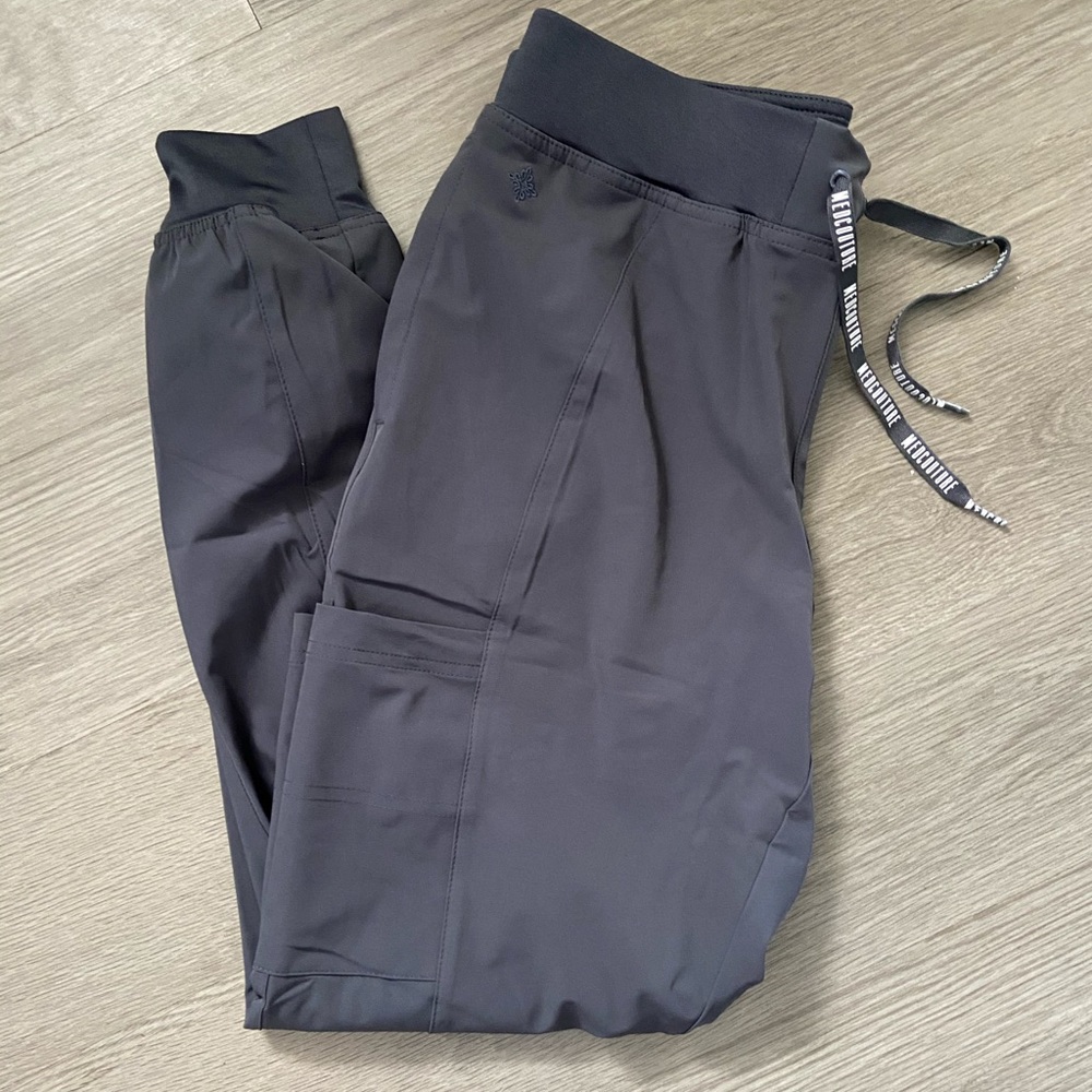 Women’s jogger scrub bottoms